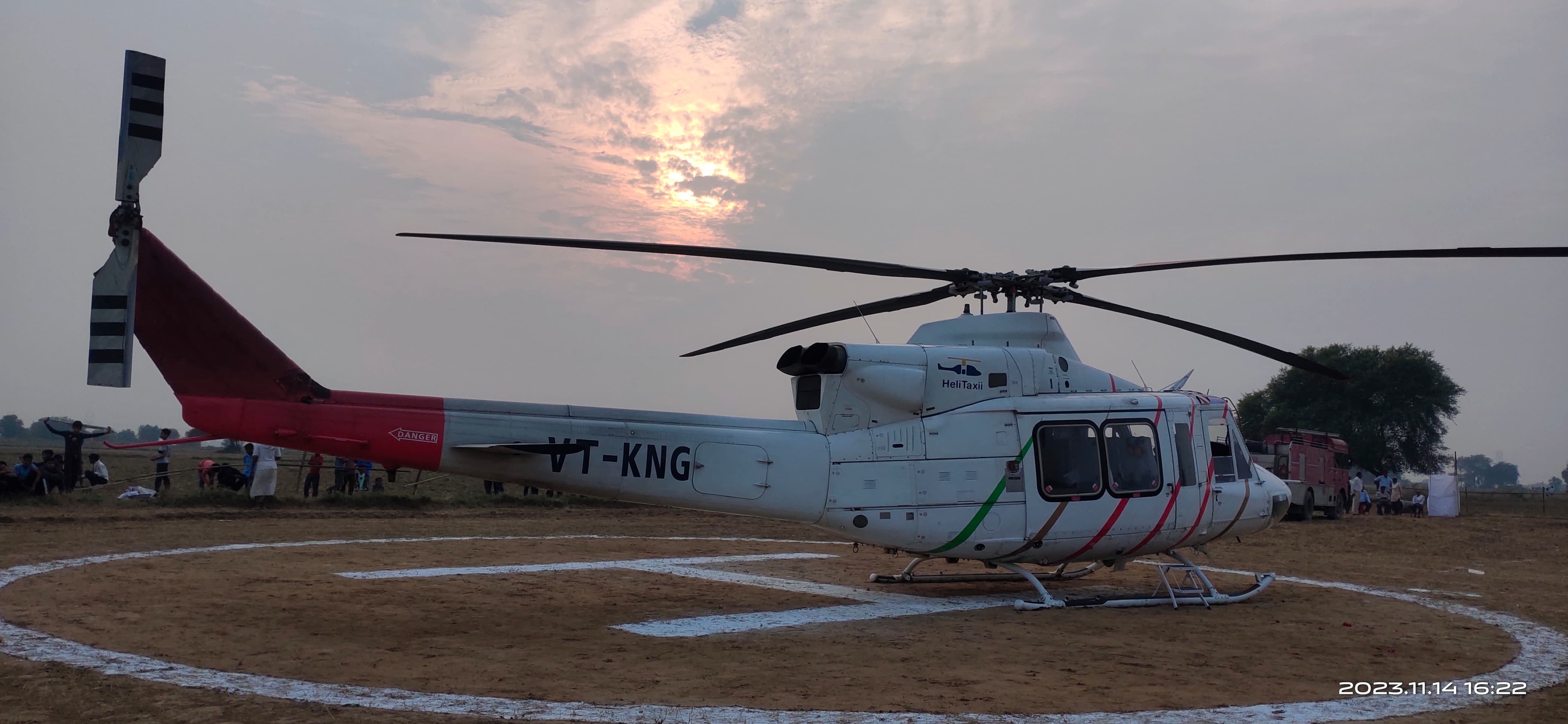 Bell 412 VT-KNG